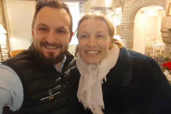 Alexandra Lamy : "La talentueuse Alexandra Lamy, star d’Un gars, une fille, a choisi notre établissement pour un séjour breton plein de charme."